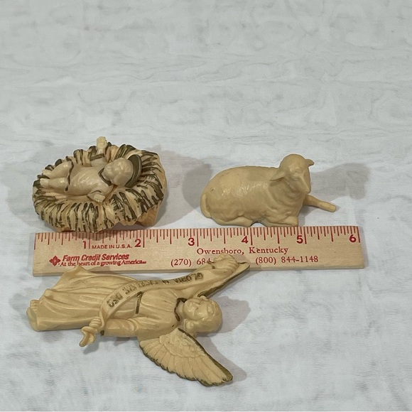 Vintage Art Plastics Nativity set Cream and Gold Holy Family Jesus Kings 9pcs - Picture 13 of 14